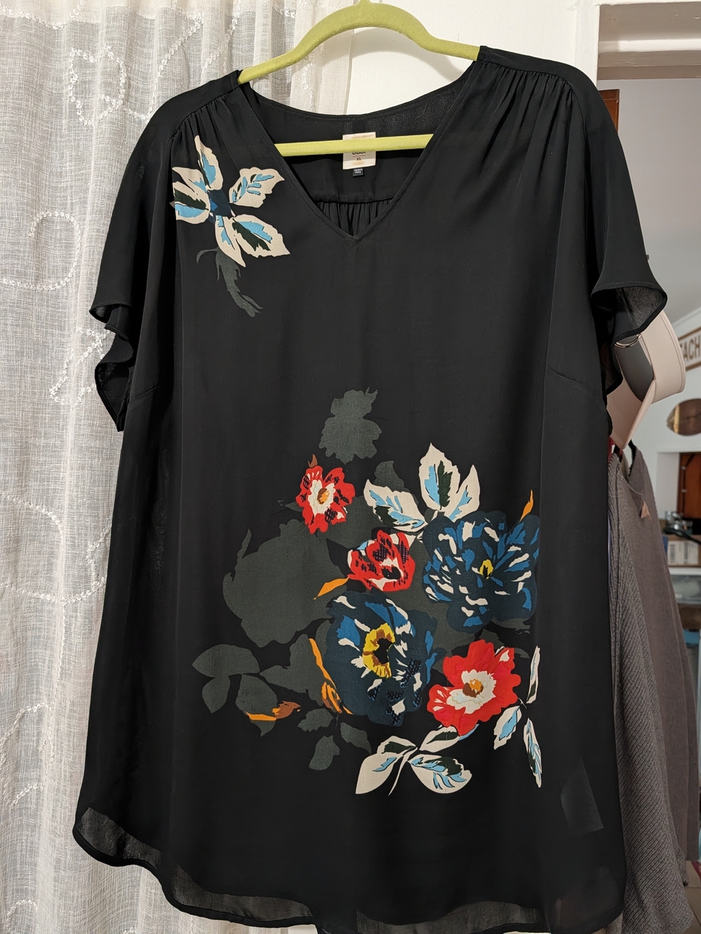 Cabi XL Black Floral V-Neck Women’s Blouse